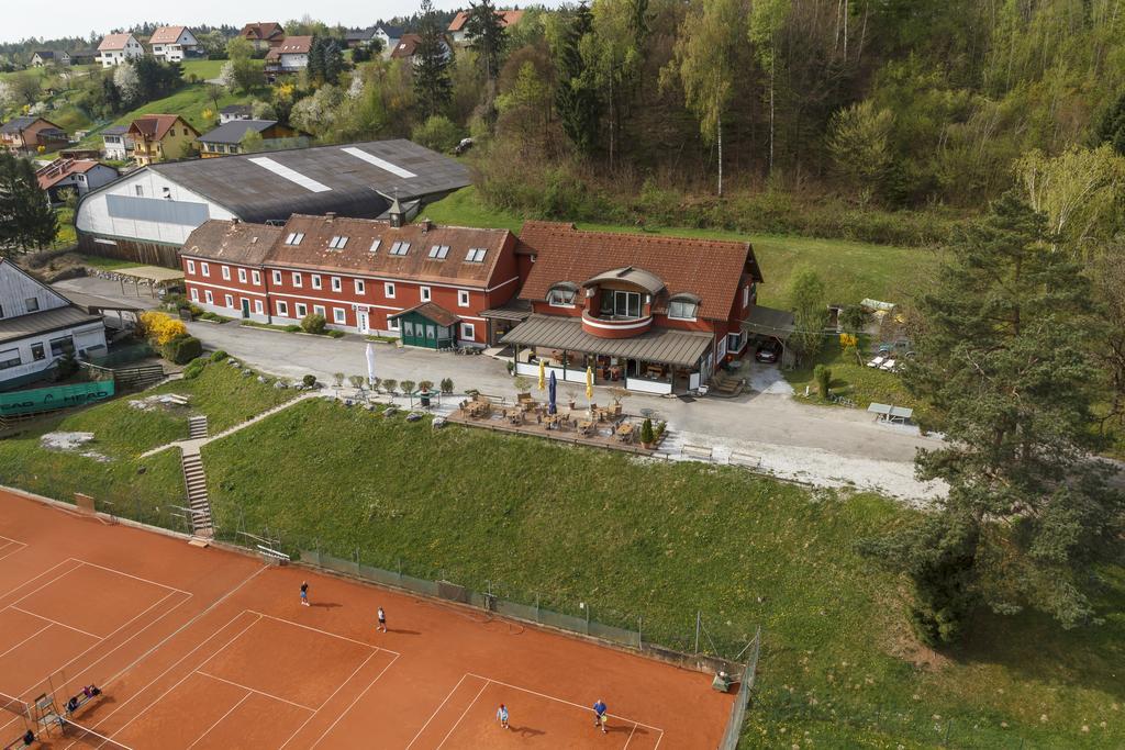 Hotel & Tennis Riederhof Mantscha Exterior photo